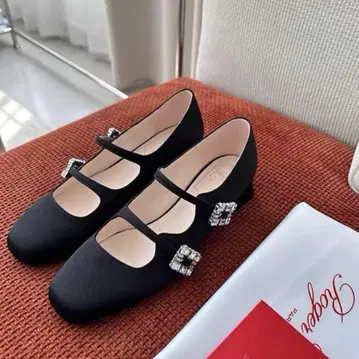 Roger Vivier 비쥬 스트랩 플랫슈즈 23.5