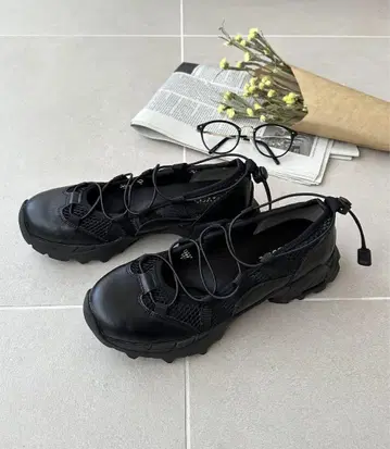 블랙 레이스업 발레 스니커즈 L