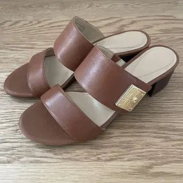 Lauren Ralph Lauren 가죽 샌들