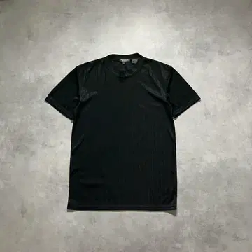 00s black polyester normcore mode tee