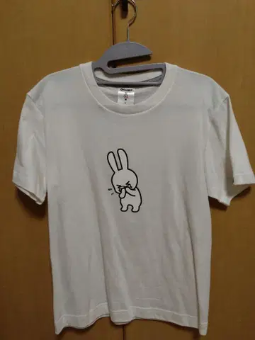CUNE 티셔츠 재채기