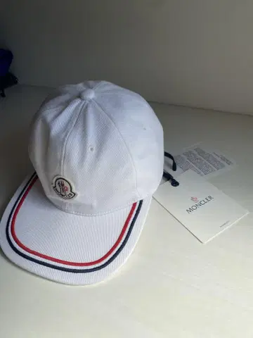 MONCLER 화이트 캡 스트라이프