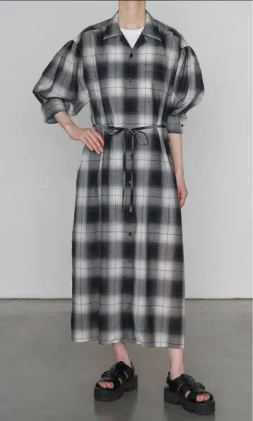 HYKE (하이크) 25SS T/W OMBRE CHECK DRESS
