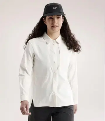 Arc'teryx 화이트 긴팔 셔츠