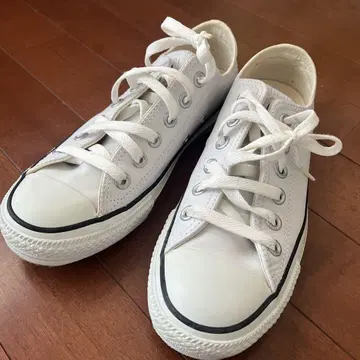 CONVERSE 화이트 로우컷 가죽 스니커즈