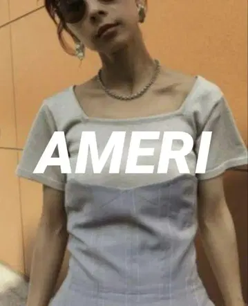 Ameri VINTAGE LOW-CUT ZIPPER KNIT TOP