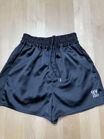 gyda GYDA 제이다 새틴 숏팬츠
