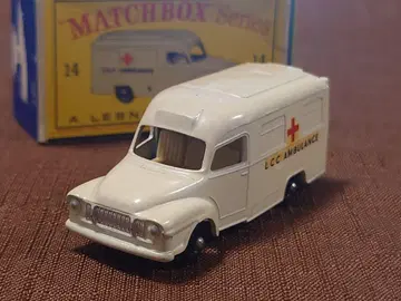 MATCHBOX No.14 LOMAS AMBULANCE