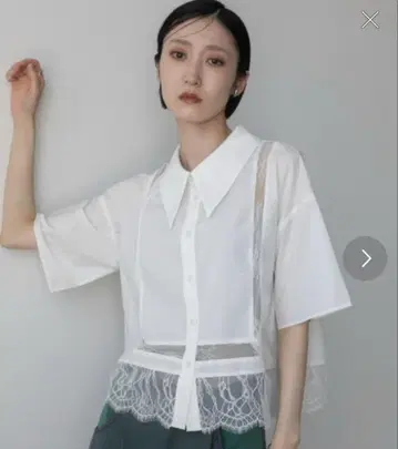 새상품급 VACANCY / 레이스 절개 숏 셔츠 화이트