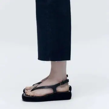 ZARA 가죽 플랫폼 샌들 39