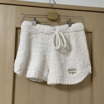 젤라또피케, 팬츠