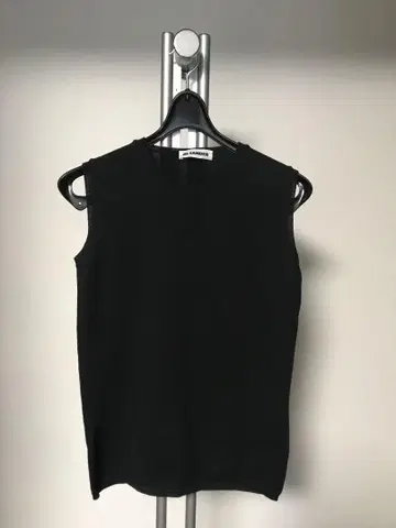 JIL SANDER 블랙 슬리브리스 상의
