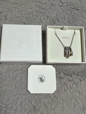 Snow Man 와타나베 쇼타 군 착용 SWAROVSKI 목걸이