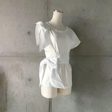 택 포함 새상품 언밸런스 리본 티셔츠 화이트 M