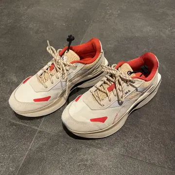 PUMA 스니커즈 화이트/레드
