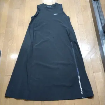 THOUSAND MILE 프렌치 슬리브리스 원피스 발수 블랙
