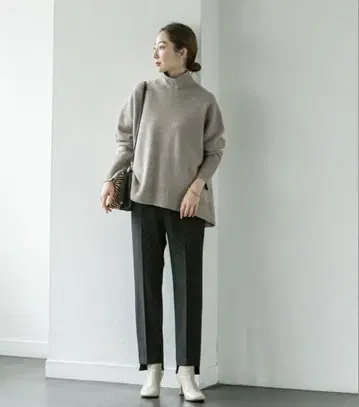 캐럿 실루엣 스텝 헴 팬츠 블랙 36 사이즈