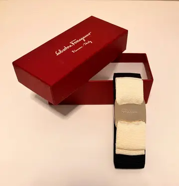 [새상품급] Ferragamo 바라 리본 머리핀 블랙 & 아이보리