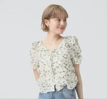 BEAMS 레이빔즈 플라워 프린트 셔링 블라우스