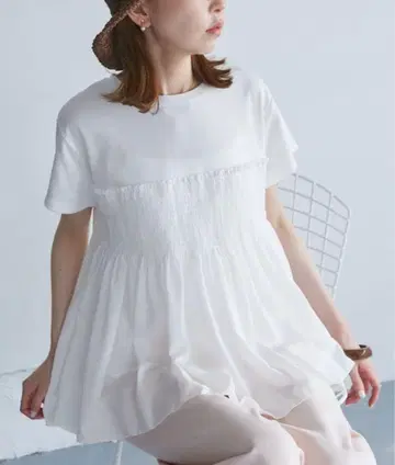로페피크닉 셔링 뷔스티에풍 도킹 티셔츠