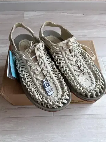 KEEN 스포츠 샌들 베이지