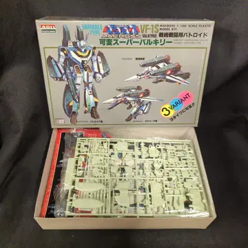 아리이 1/100 스케일 가변 슈퍼 발키리 VF-1S 슈퍼 타입 82