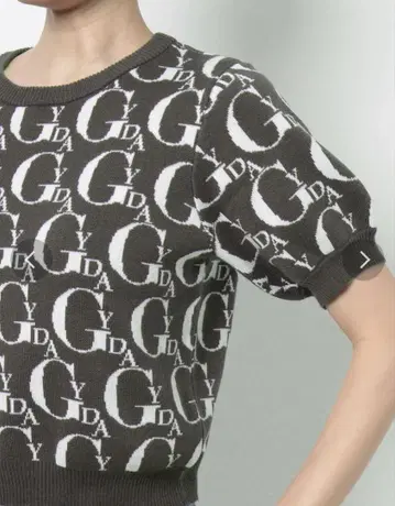 GYDA PATTERN 하프 슬리브 니트 TOPS