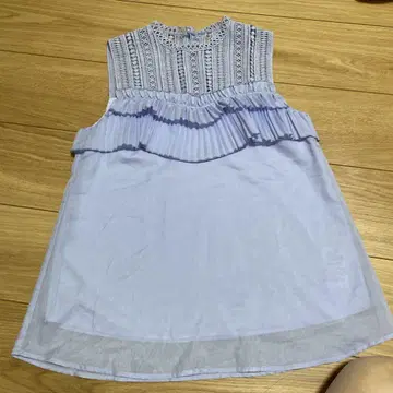 snidel 프릴 슬리브리스 블라우스