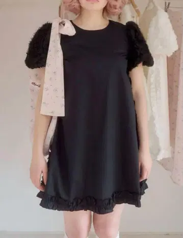 muguet rose frill mini op BLACK