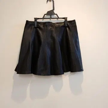 컨디션 최상! 랄프 로렌 가죽 플레어 스커트 블랙