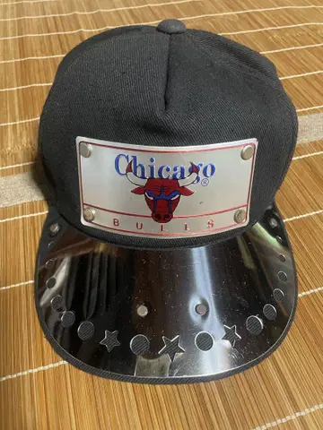 Chicago BULLS 메탈릭 바이저 캡