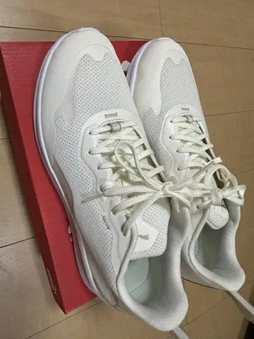 Puma 화이트 스니커즈