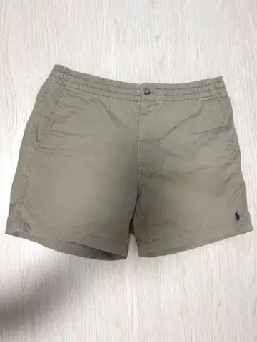 베이지 숏팬츠 밴딩 뒷 포켓 부착