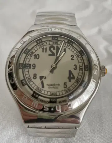 Swatch 실버 아날로그 시계