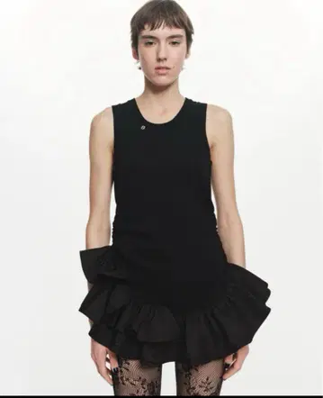 [당일 발송] Bibiy IRIS RUFFLE TOP 블랙 완판템