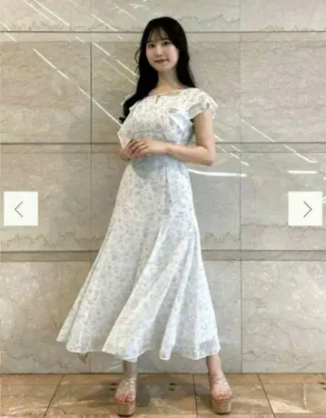 머큐리 듀오 크로스 스트랩 플라워 프릴 슬리브 원피스