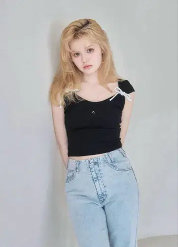 [ ANDMARY ] Tina ribbon tops black 앤드마리