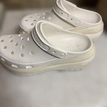 Crocs 화이트 클로그 샌들 메가 크러쉬