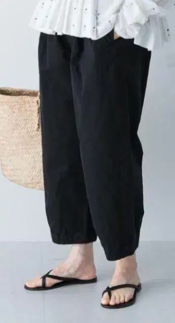 미사용 새상품 카구레 코튼 크롭 팬츠 블랙