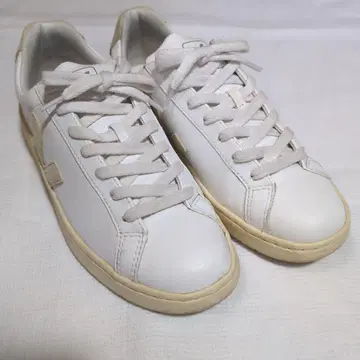 Veja 화이트 스니커즈 25cm