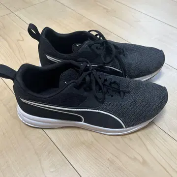 Puma 블랙 스니커즈 23.5