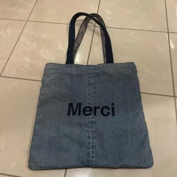 신주쿠 이세탄 pop up. Merci 자수 데님 토트백