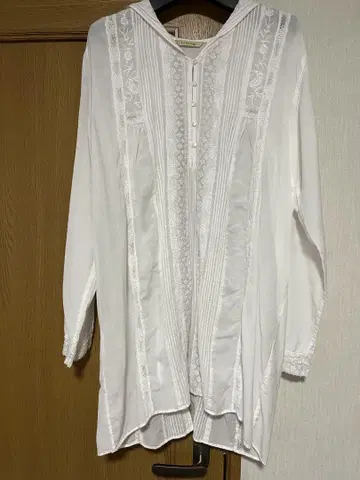 캘런솔로지 자수 블라우스