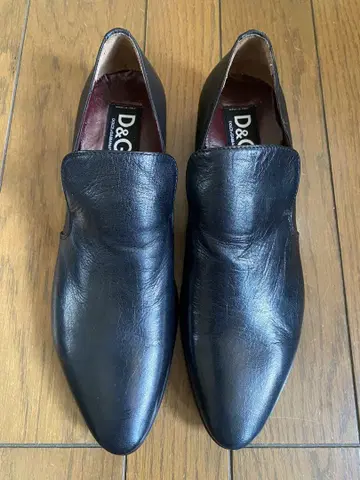 D&G 블랙 가죽 슬립온