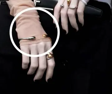 soierie 소와리/Metal art palm cuff