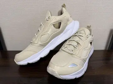 Reebok 베이지 스니커즈 27.0 cm