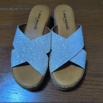 글리터 크로스 스트랩 샌들