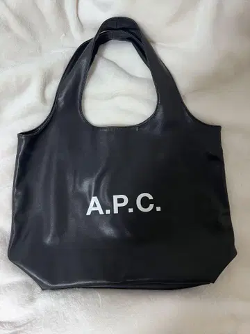 A.P.C. 블랙 NINON 숄더백