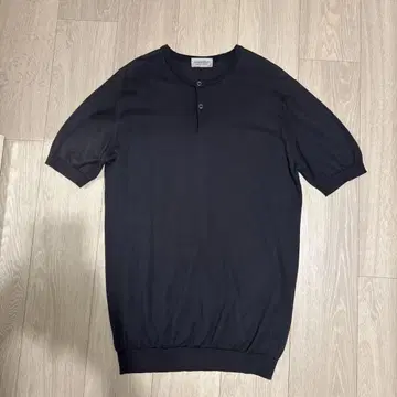 JOHN SMEDLEY 존스메들리 코튼 니트 헨리넥 네이비 컬러
