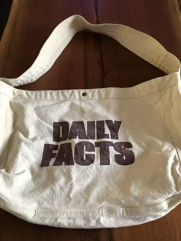 DAILY FACTS 숄더 뉴스페이퍼 백 대용량 아이보리 화이트 코튼